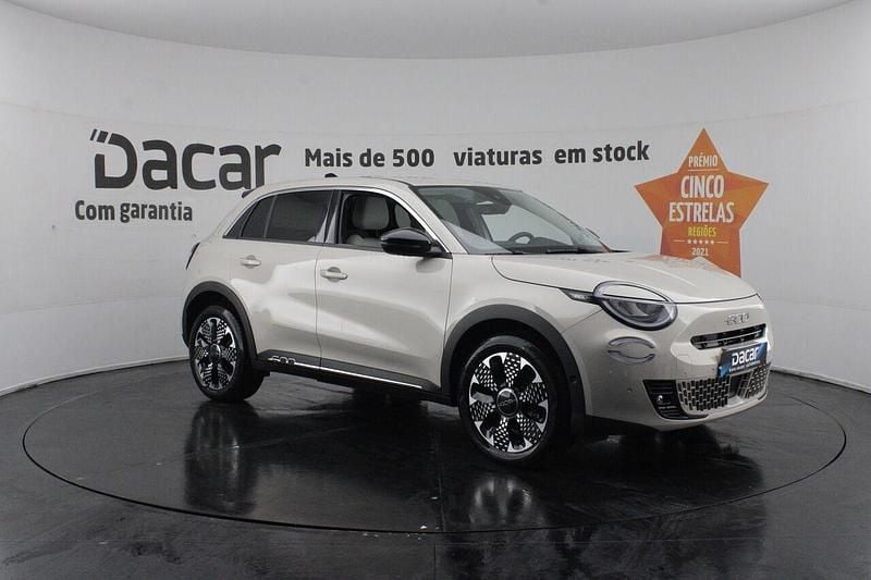 Usado Fiat 600 La Prima 114 kW (156 HP) 2024 Bege SUV