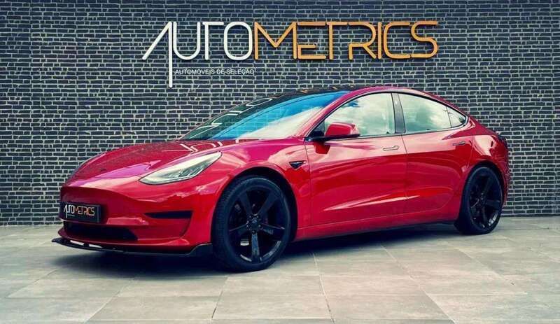 Vermelho Usado 2019 Tesla Model 3 Standard Range Plus Sedan | € 24.250 (Preço justo) - Imagem 1/4