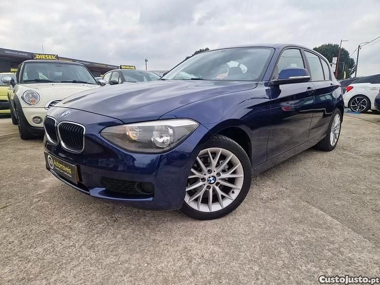 Azul Usado 2012 BMW 118 Sport Line Citadino | € 9.990 (Bom preço) - Imagem 1/1