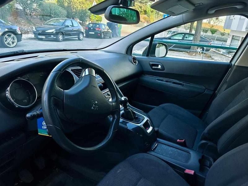 Usado Peugeot 5008 111 HP (81 kW) 2012 Cinzento Carrinha