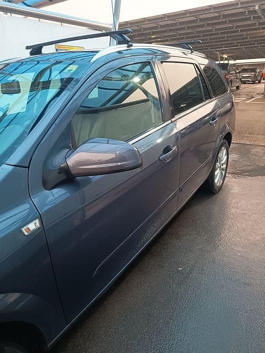 Usado Opel Astra 110 HP (80 kW) 2010 Sedan