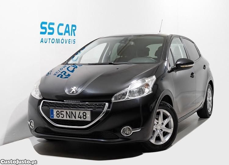 Preto Usado 2013 Peugeot 208 Style Citadino | € 7.490 (Preço justo) - Imagem 1/1