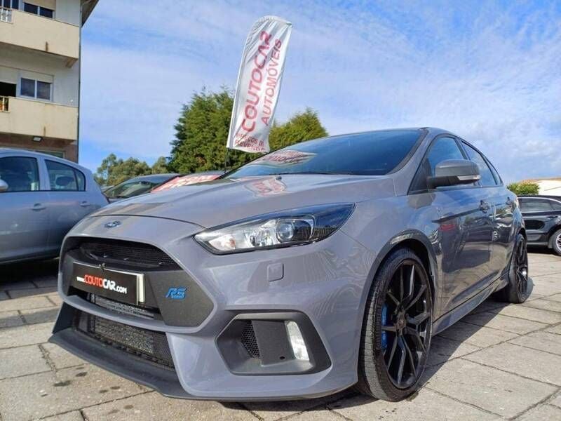 Cinzento Usado 2015 Ford Focus RS Coupé | € 35.899 - Imagem 1/4