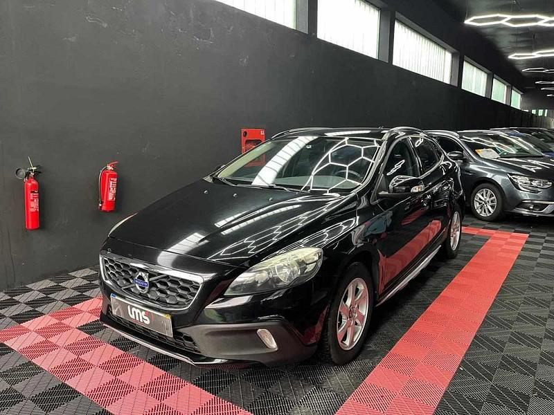 Usado Volvo V40 CC 120 HP (88 kW) 2015 Preto Carrinha