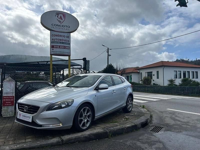 Usado Volvo V40 120 HP (88 kW) 2016 Outra