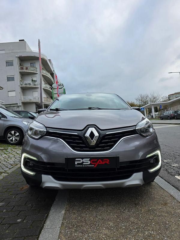 Usado Renault Captur 90 HP (66 kW) 2019 Cinzento SUV