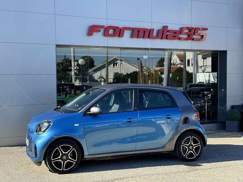 Usado Smart ForFour Electric Drive Passion 60 kW (82 HP) 2020 Azul