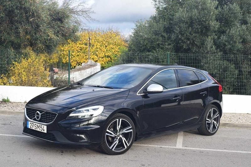 Usado 2017 Volvo V40 R-Design Sedan | € 10.750 (Bom preço) - Imagem 1/4