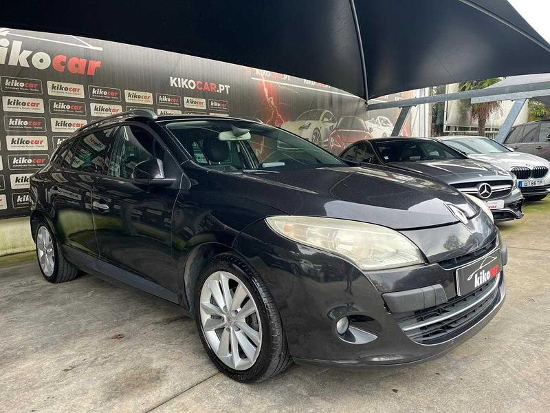 Usado Renault Mégane III Komfort 110 HP (80 kW) 2010 Preto Carrinha