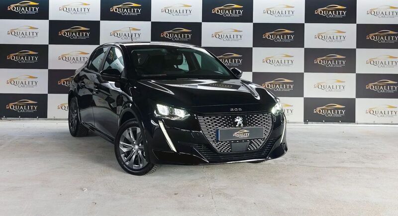 Preto Usado 2021 Peugeot e-208 Style Citadino | € 23.500 (Caro) - Imagem 1/4