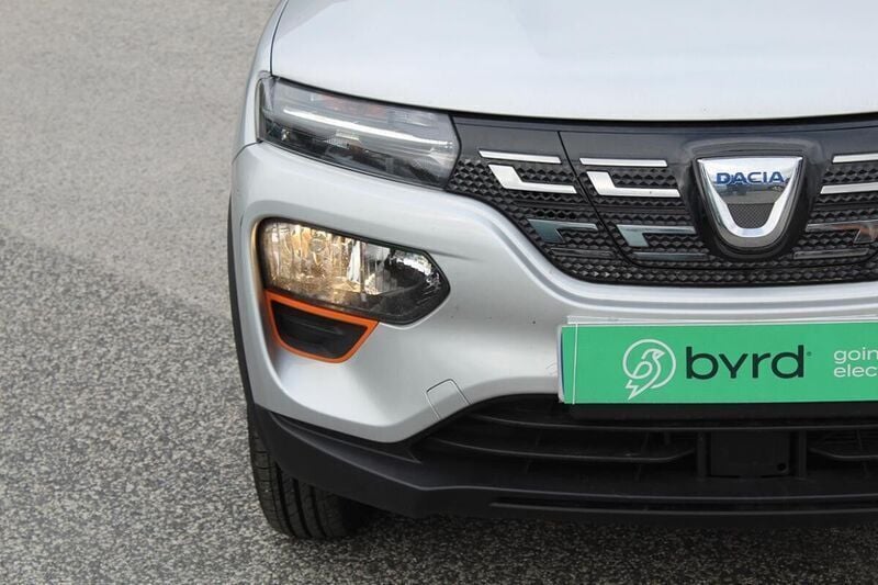 Usado Dacia Spring Comfort Plus 33 kW (45 HP) 2022 Cinza prata Citadino