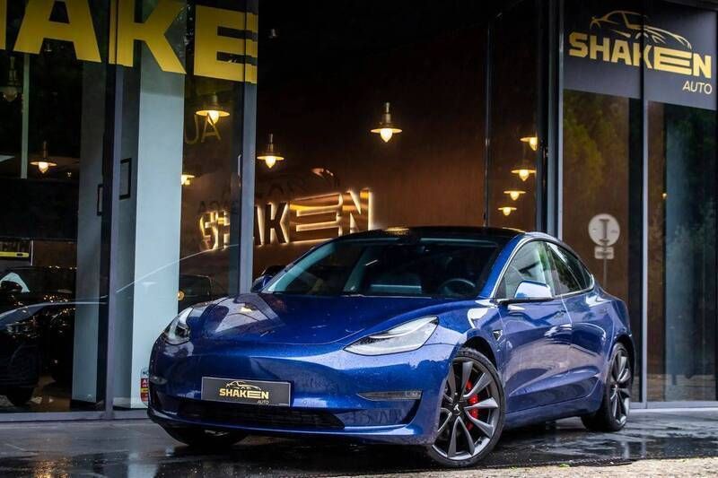 Azul Usado 2020 Tesla Model 3 Performance Sedan | € 31.900 (Preço justo) - Imagem 1/4
