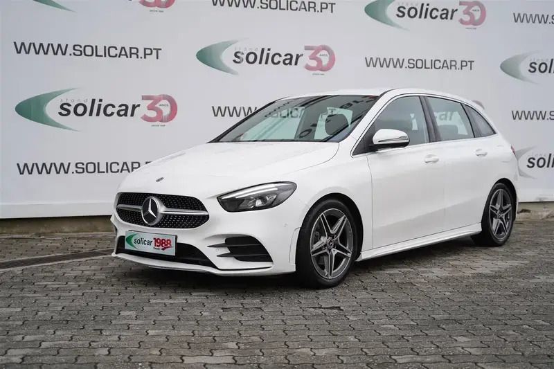 Branco Usado 2019 Mercedes B180 AMG line Monovolume | € 25.500 (Preço justo) - Imagem 1/4