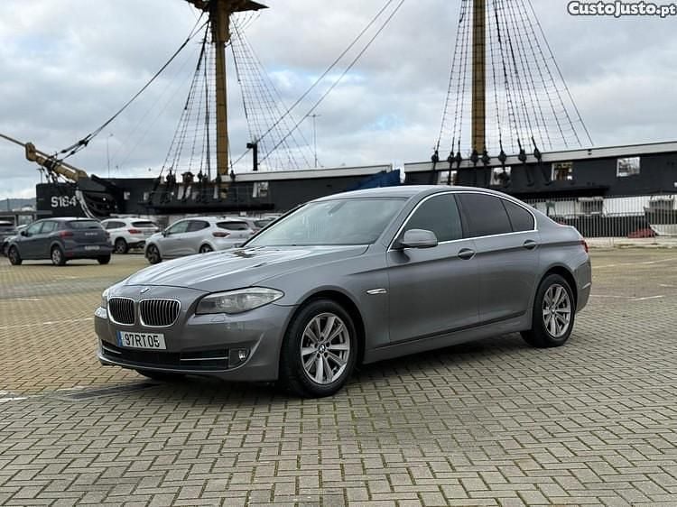 Usado BMW 520 163 HP (119 kW) 2010 Cinza Sedan