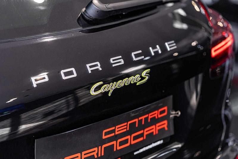 Usado Porsche Cayenne S E-Hybrid 416 HP (305 kW) 2016 Preto SUV