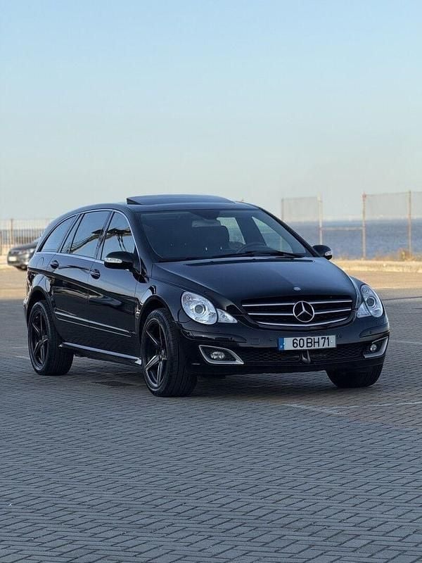 Preto Usado 2006 Mercedes R320 Monovolume | € 10.900 - Imagem 1/4