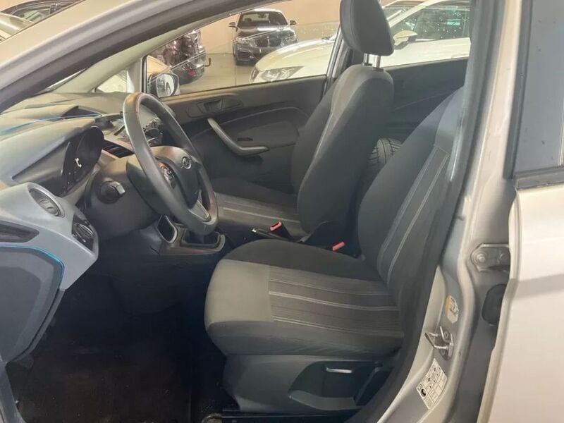 Usado Ford Fiesta Titanium 82 HP (60 kW) 2009 Cinzento Citadino
