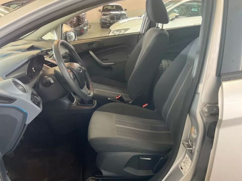 Cinzento Usado 2009 Ford Fiesta Titanium Citadino | € 6.990 (Preço justo) - Imagem 1/3