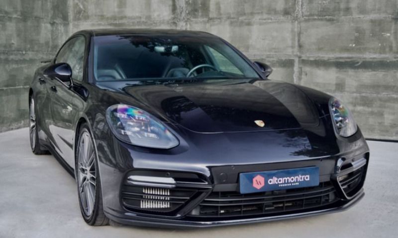 Preto Usado 2019 Porsche Panamera Sedan | € 119.900 - Imagem 1/4