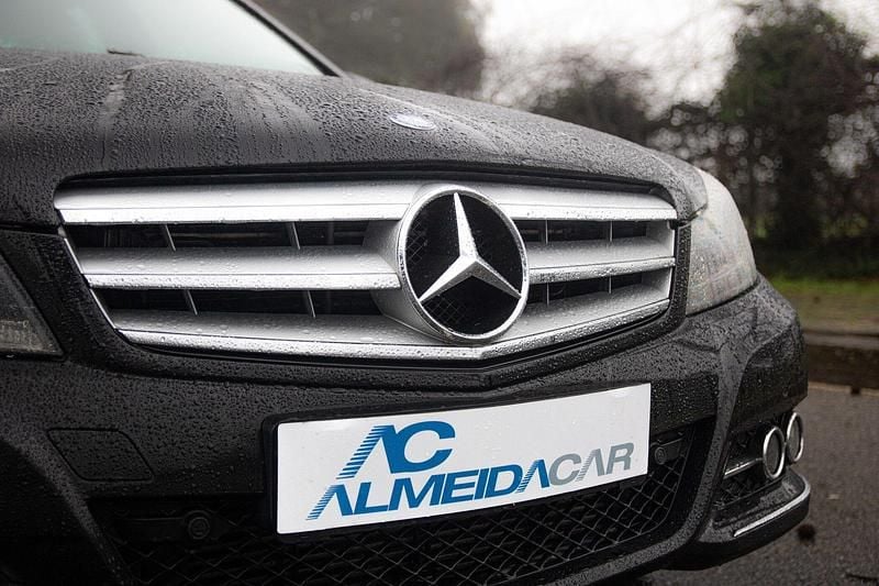 Usado Mercedes C200 Avantgarde 136 HP (100 kW) 2013 Preto Carrinha