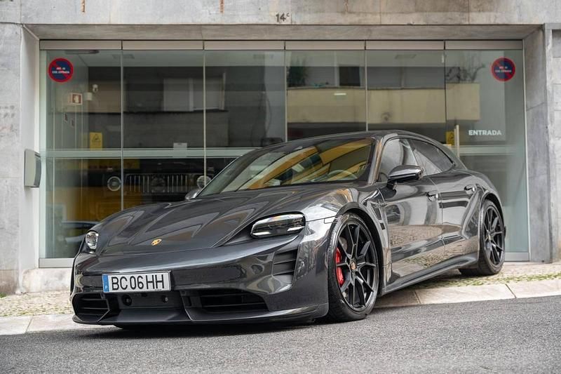 Usado Porsche Taycan 439 kW (598 HP) 2023 Cinzento Carrinha