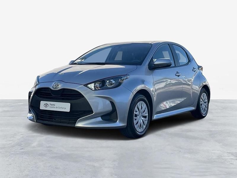 Cinza (pintura metalizada) Usado 2023 Toyota Yaris Comfort | € 17.750 (Preço justo) - Imagem 1/4