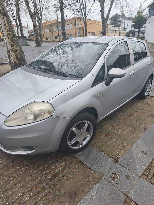 Usado Fiat Grande Punto 75 HP (55 kW) 2010 Citadino