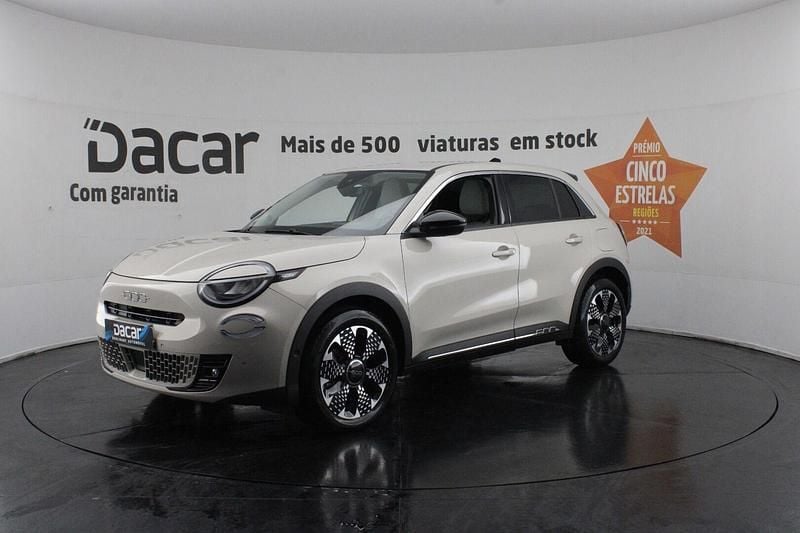Usado Fiat 600 La Prima 114 kW (156 HP) 2024 Bege SUV