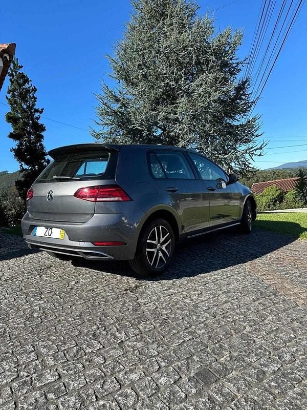 Cinzento Usado 2019 VW Golf VII Citadino | € 16.000 (Super Preço) - Imagem 1/4