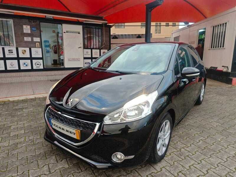 Cinzento Usado 2014 Peugeot 208 Active Citadino | € 12.990 (Caro) - Imagem 1/4