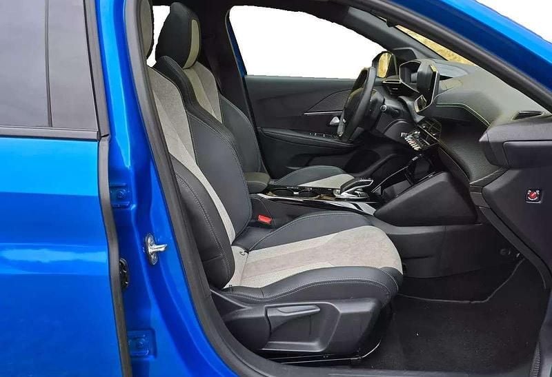 Usado Peugeot e-208 GT 100 kW (136 HP) 2022 Azul Citadino