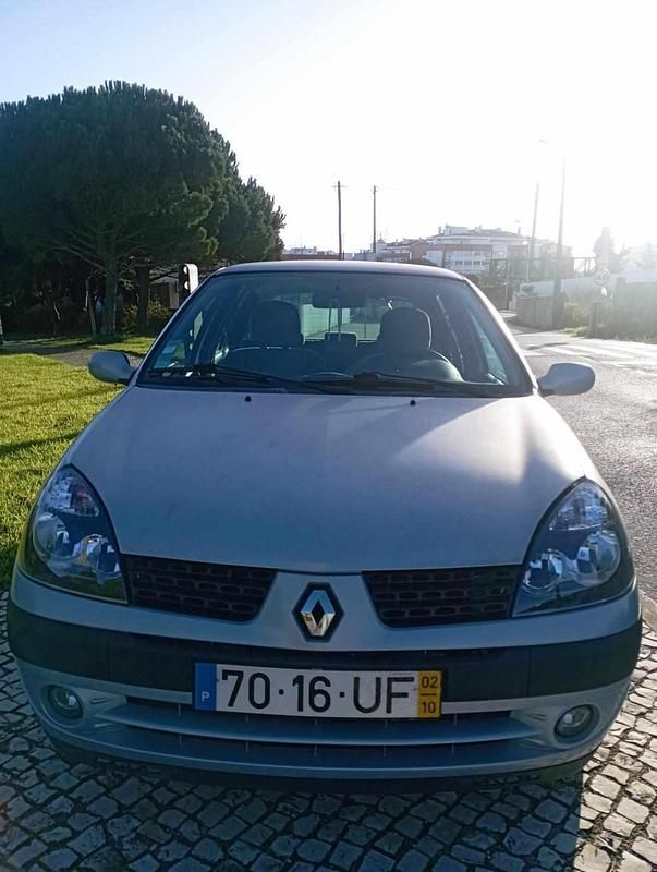 Usado Renault Clio II 75 HP (55 kW) 2002 Cinzento Citadino