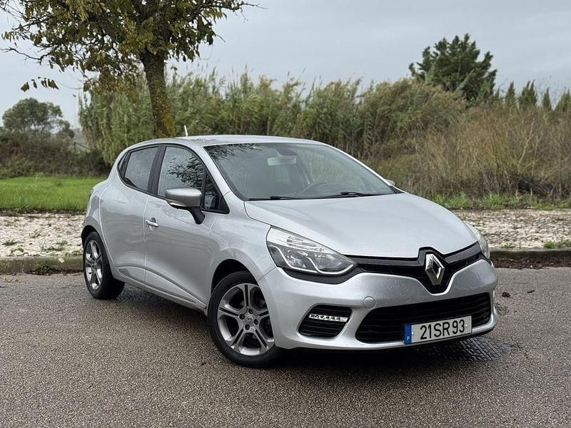 Usado 2017 Renault Clio IV GT-Line Sedan | € 11.950 (Preço justo) - Imagem 1/4