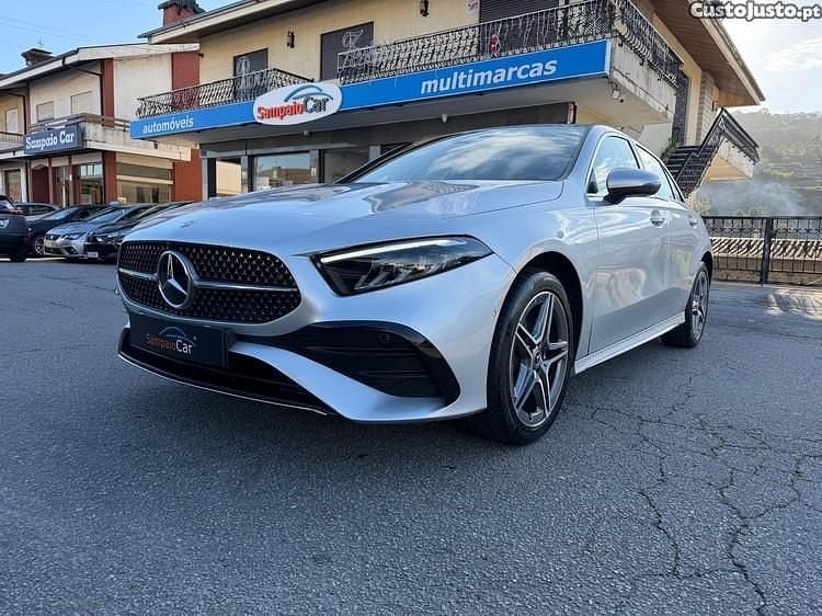 Cinza Usado 2023 Mercedes A250 AMG line Citadino | € 33.990 (Preço justo) - Imagem 1/1