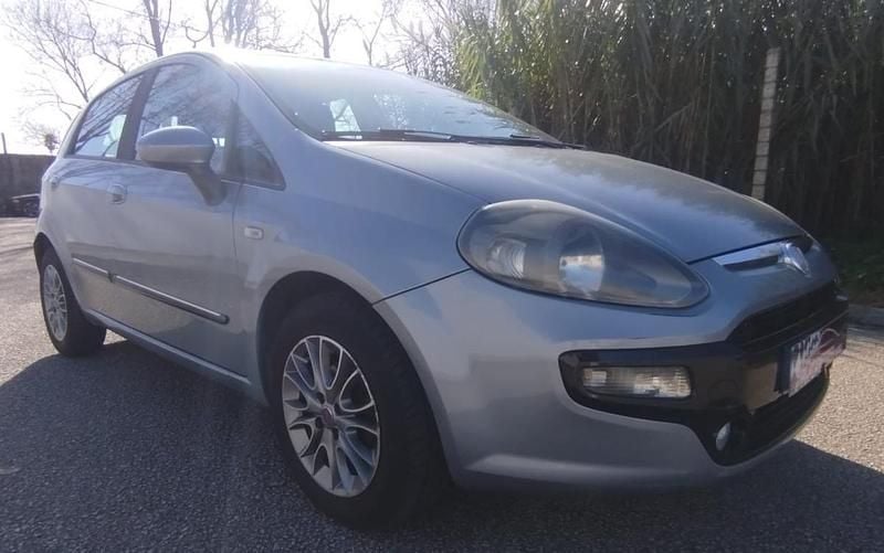 Cinza Usado 2011 Fiat Punto Evo Dynamic Citadino | € 4.900 (Bom preço) - Imagem 1/4