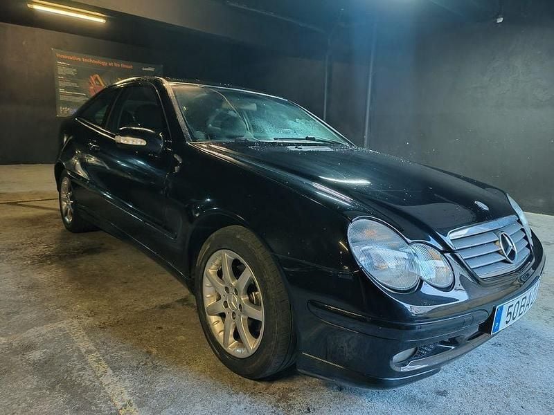 Usado Mercedes C220 150 HP (110 kW) 2005 Coupé