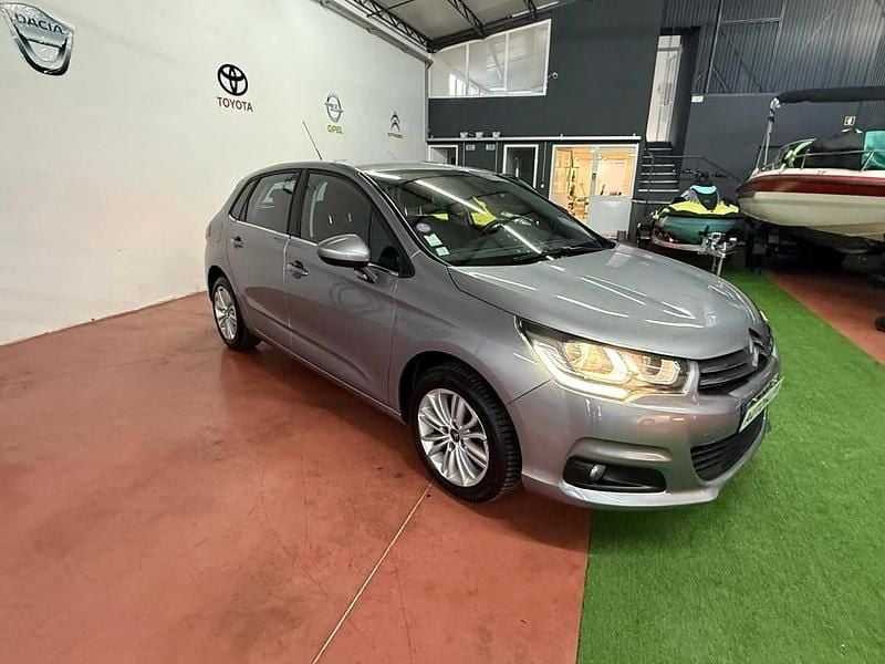 Cinza Usado 2017 Citroën C4 Feel Sedan | € 8.250 (Preço justo) - Imagem 1/4