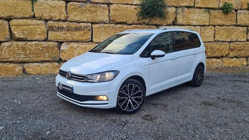 Branco Usado 2018 VW Touran Monovolume | € 19.900 (Preço justo) - Imagem 1/4