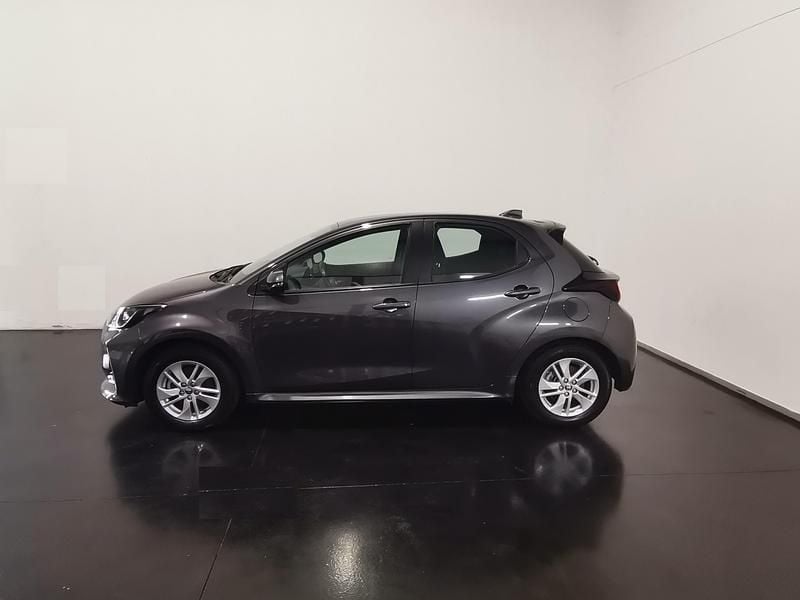 Usado Toyota Yaris Comfort 92 HP (67 kW) 2024 Cinza (pintura metalizada) Citadino
