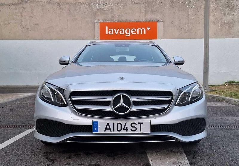Usado 2017 Mercedes E220 Avantgarde Sedan | € 25.500 (Preço justo) - Imagem 1/4