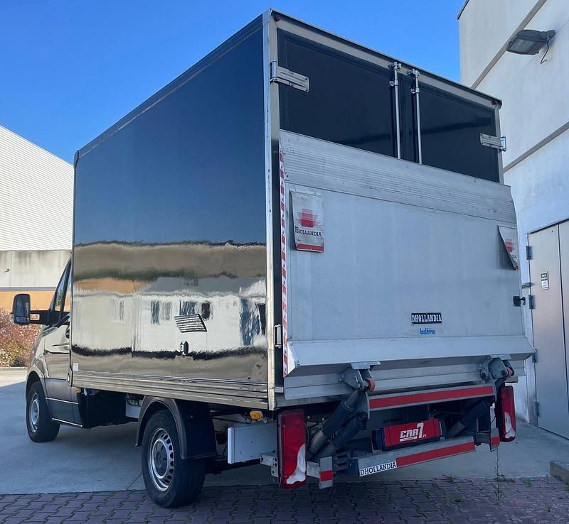 Usado Mercedes Sprinter 143 HP (105 kW) 2022 Preto Van