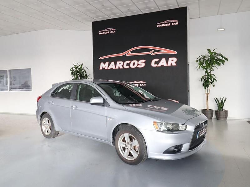 Cinza Usado 2010 Mitsubishi Lancer Inform Sedan | € 6.900 - Imagem 1/4