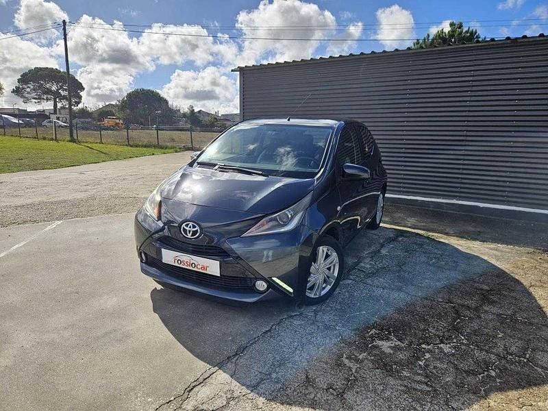 Cinzento Usado 2015 Toyota Aygo Citadino | € 9.450 (Bom preço) - Imagem 1/4