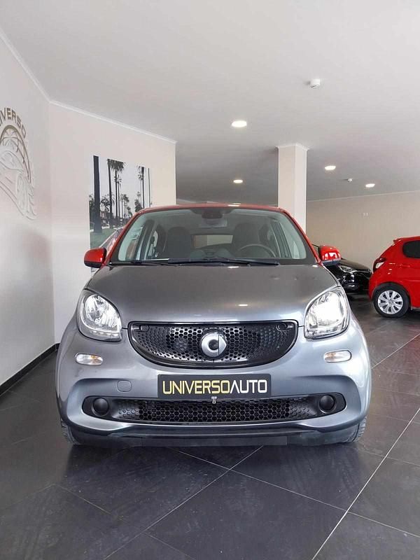 Cinza Usado 2016 Smart ForFour Passion Citadino | € 9.990 (Preço justo) - Imagem 1/4