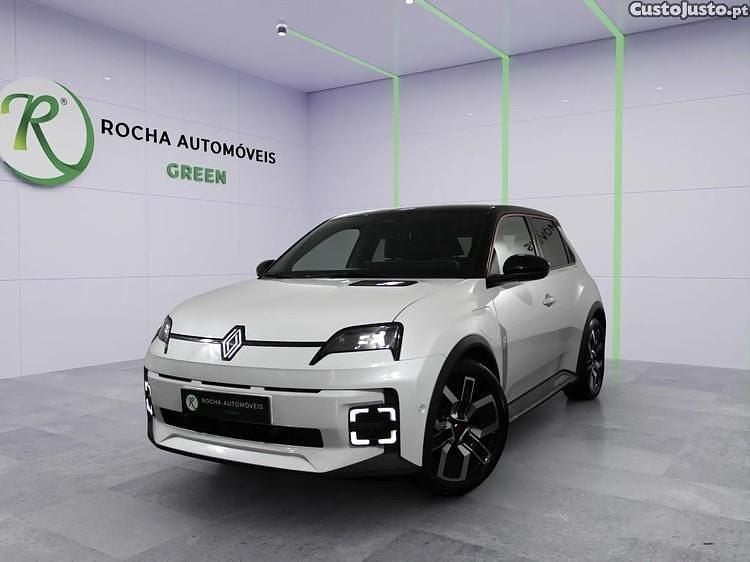 Usado Renault 5 E-Tech Komfort 110 kW (150 HP) 2025 Branco Sedan