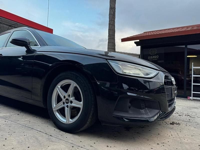Usado Audi A4 163 HP (119 kW) 2022 Preto Carrinha