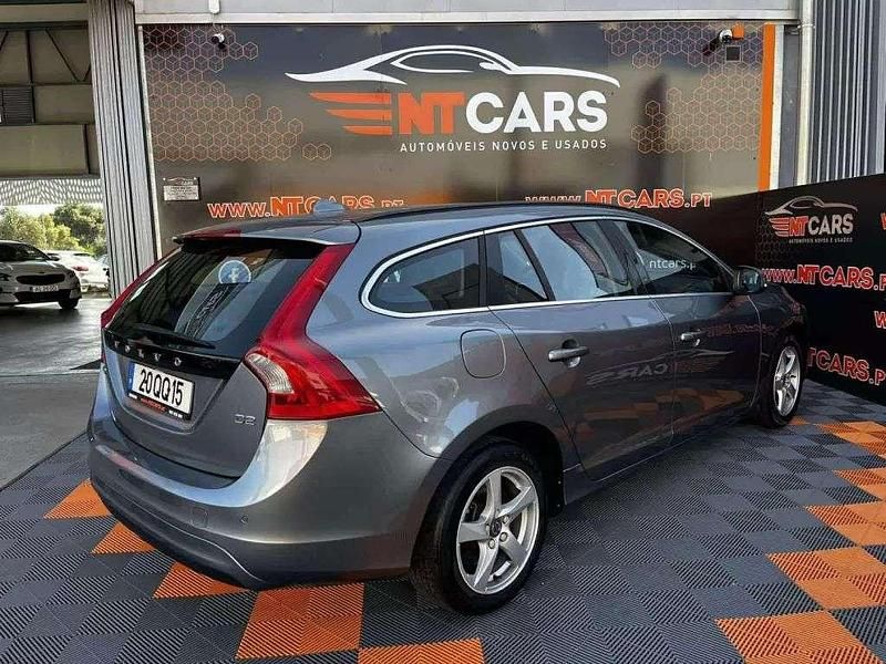 Usado Volvo V60 Momentum 120 HP (88 kW) 2015 Cinzento Carrinha