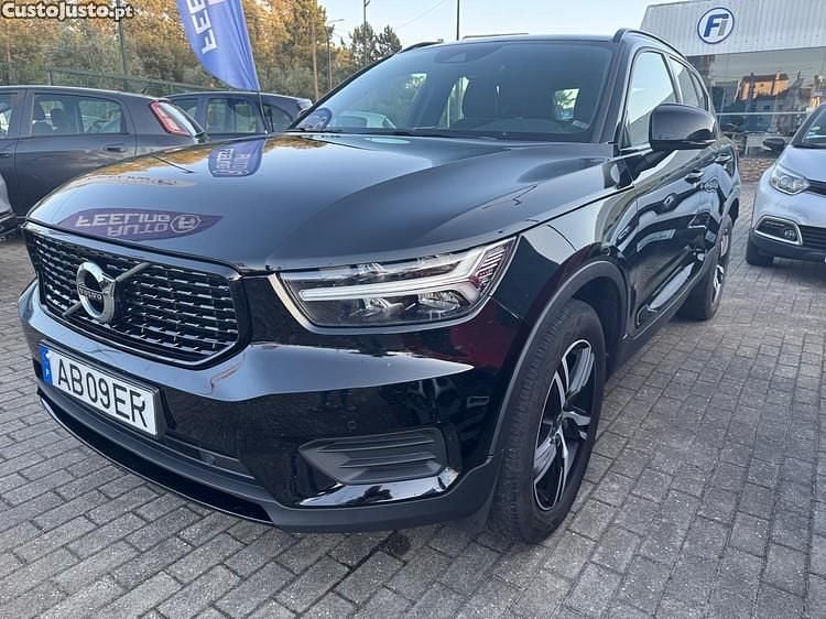 Preto Usado 2020 Volvo XC40 R-Design SUV | € 25.600 (Bom preço) - Imagem 1/1