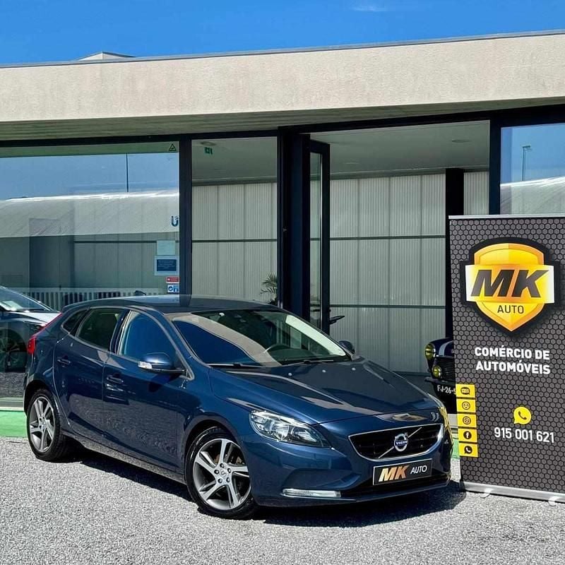 Azul Usado 2015 Volvo V40 Momentum Carrinha | € 14.990 (Preço justo) - Imagem 1/4