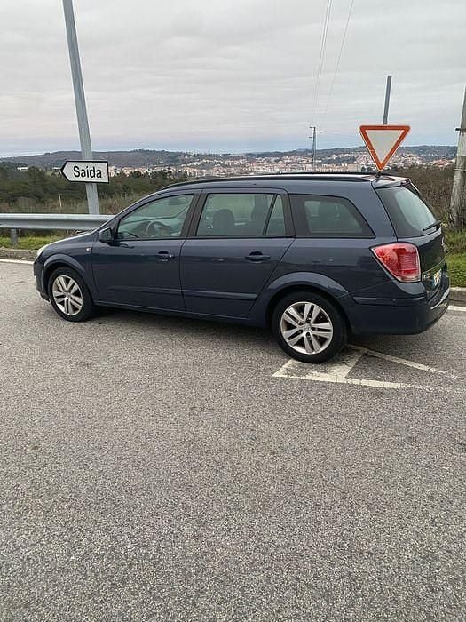 Usado Opel Astra Sport 125 HP (91 kW) 2008 Sedan